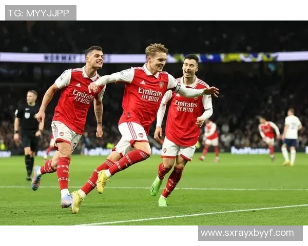 狼队与南安普敦激战正酣谁能在英超赛场上笑到最后